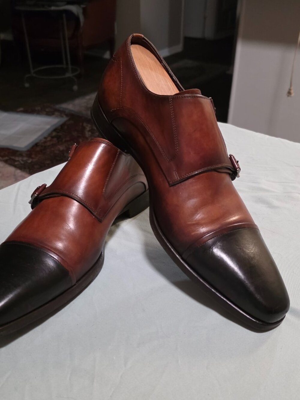 Magnanni 9.5-M Brown and Black Cap Toe Mens Dress Shoes